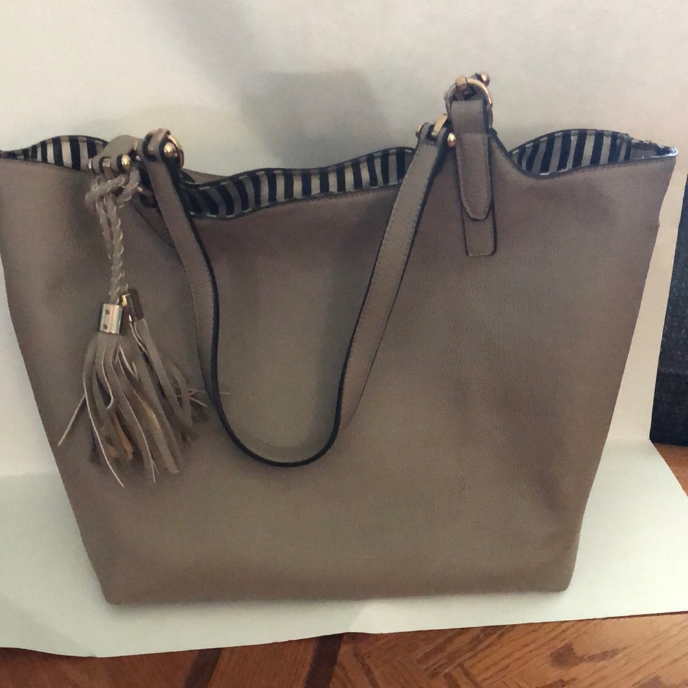 Lily & Ivy Tan Tote Bag with Tassel Charm and Minimalist Design